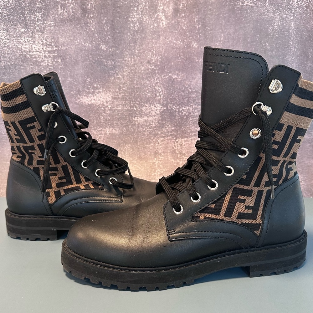 Logo Detailed Fendi Boots